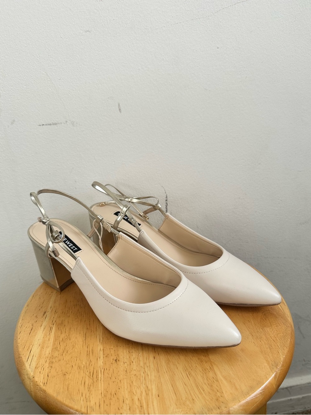 New in Box Nine West pointed toe Slingbacks